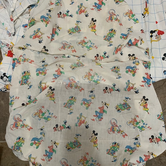 Vintage Disney Mickey, Minnie, Pluto, Daisy, Donald, and More Crib Sheets READ - Picture 7 of 7